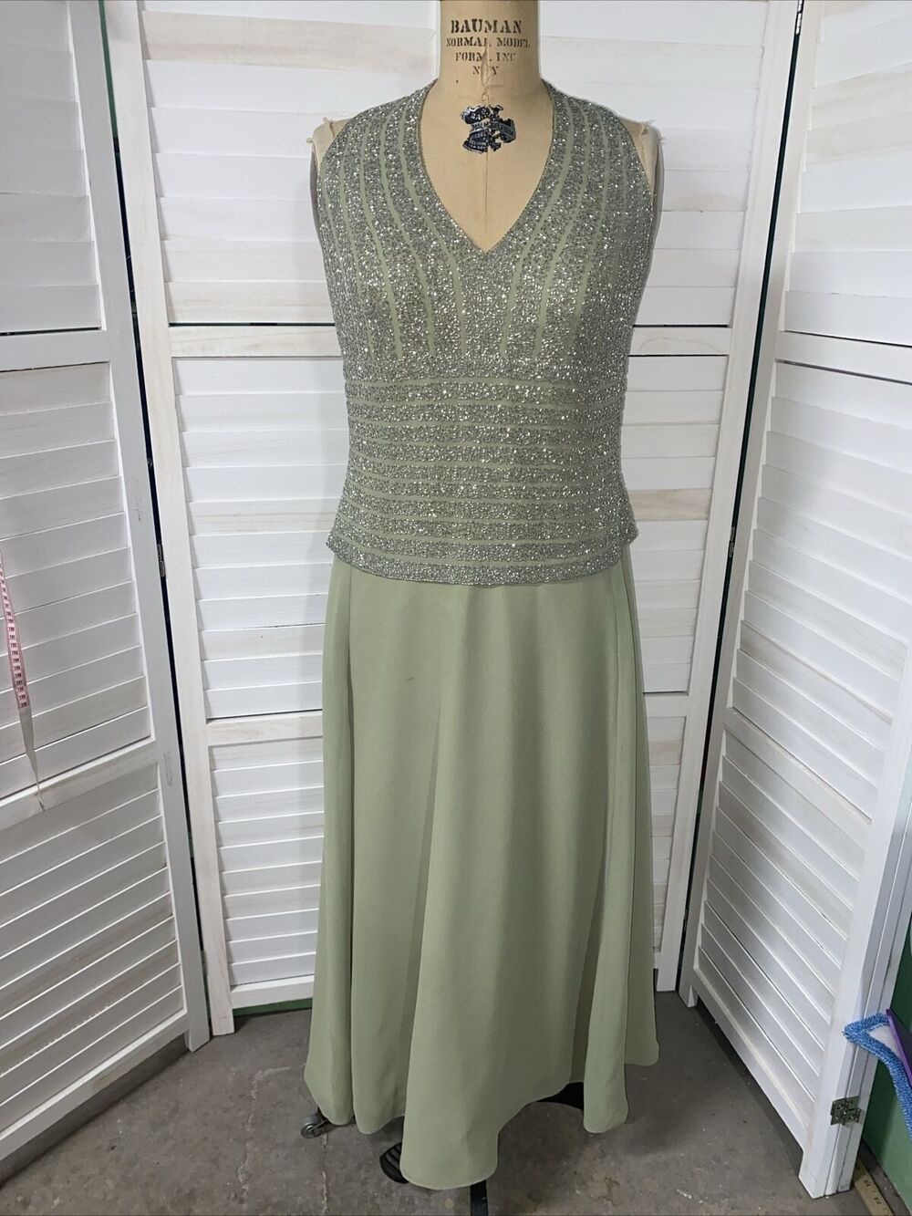 JKara Women’s Embellished V-Neck Sleeveles Formal Evening Dress Green Gown Sz 10